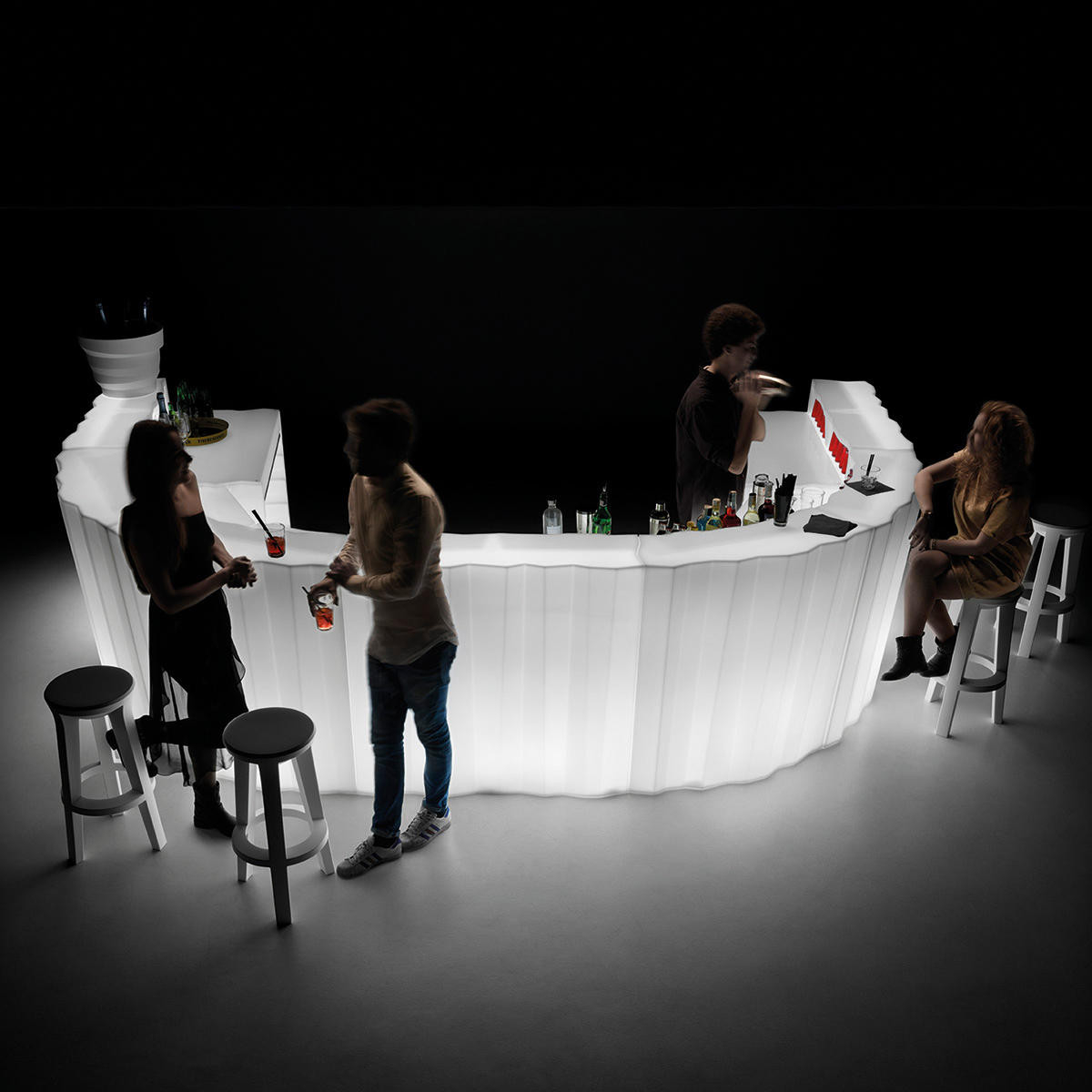 Polyethylene corner bar counter Frozen