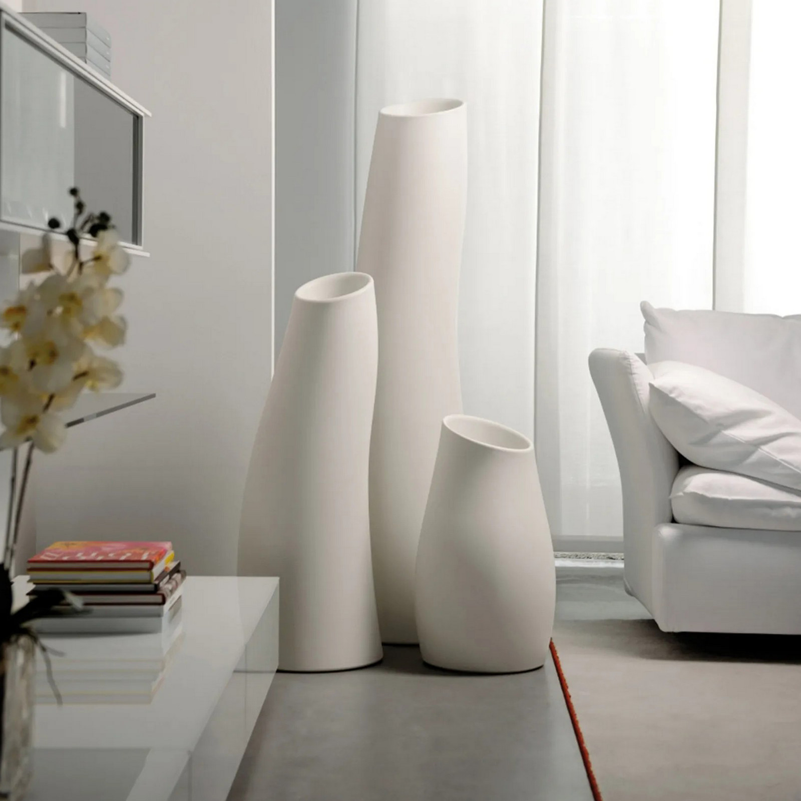 Polyethylene vase Madame