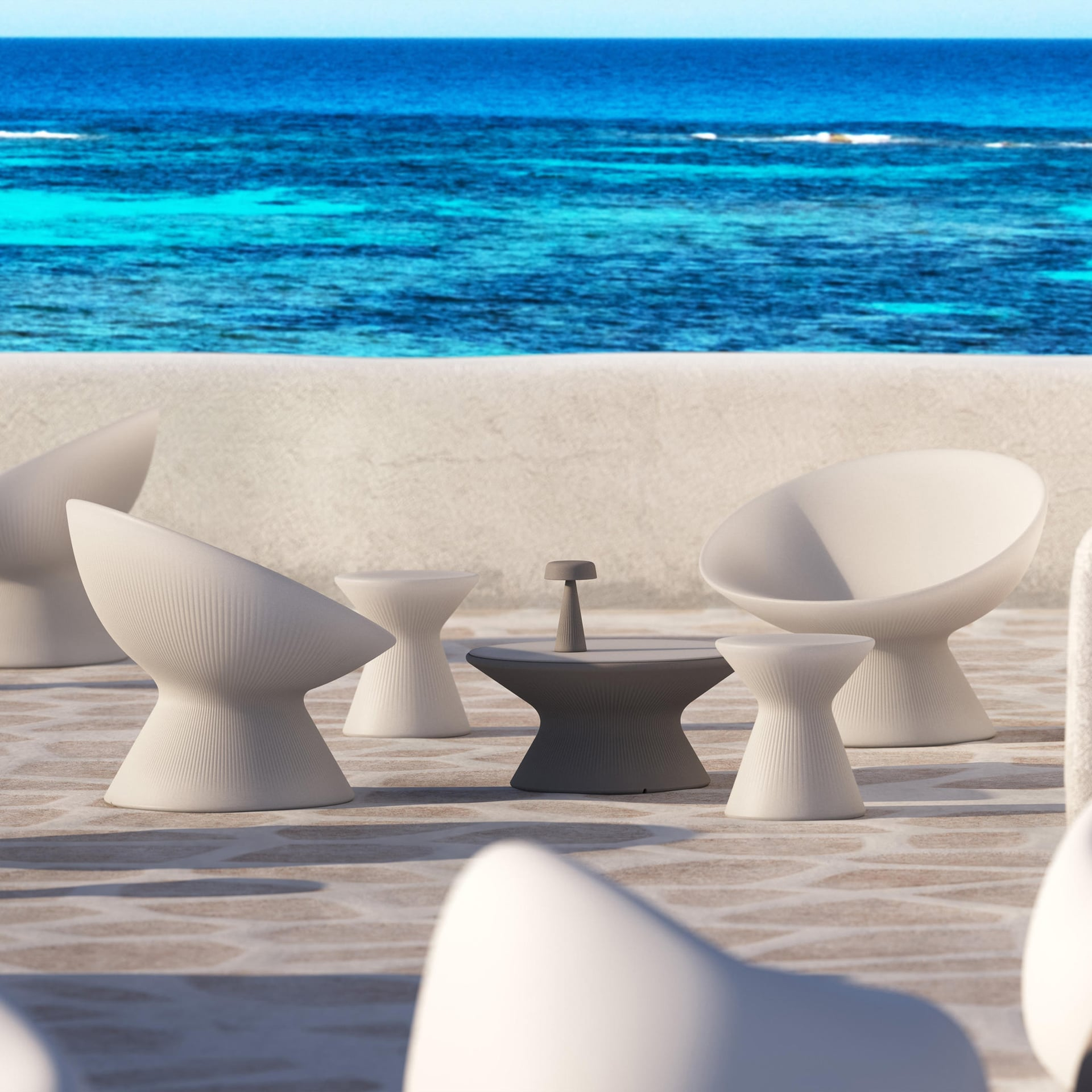 Outdoor round table in polyethylene Fade