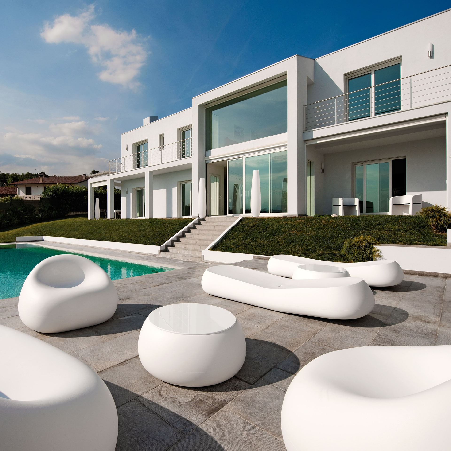 Polyethylene reclining chaise Gumball