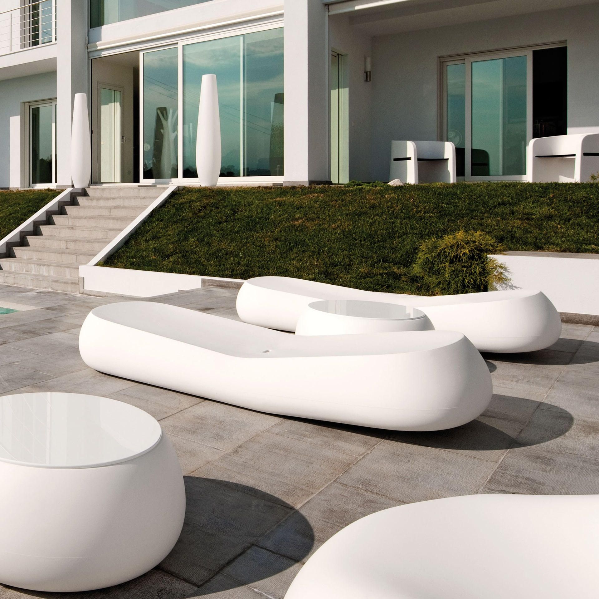 Polyethylene reclining chaise Gumball