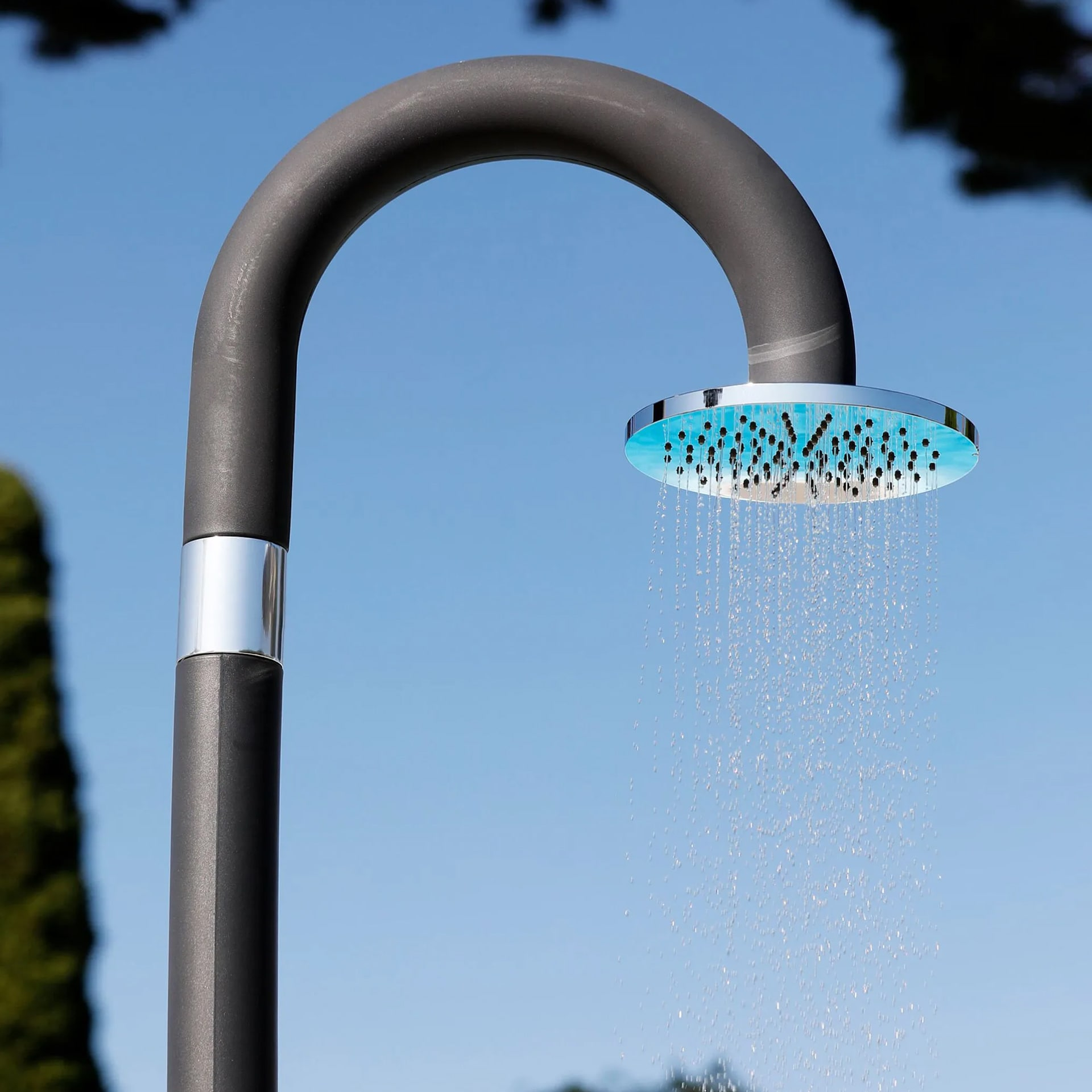 Freestanding outdoor shower with footwasher Funny Yin T325