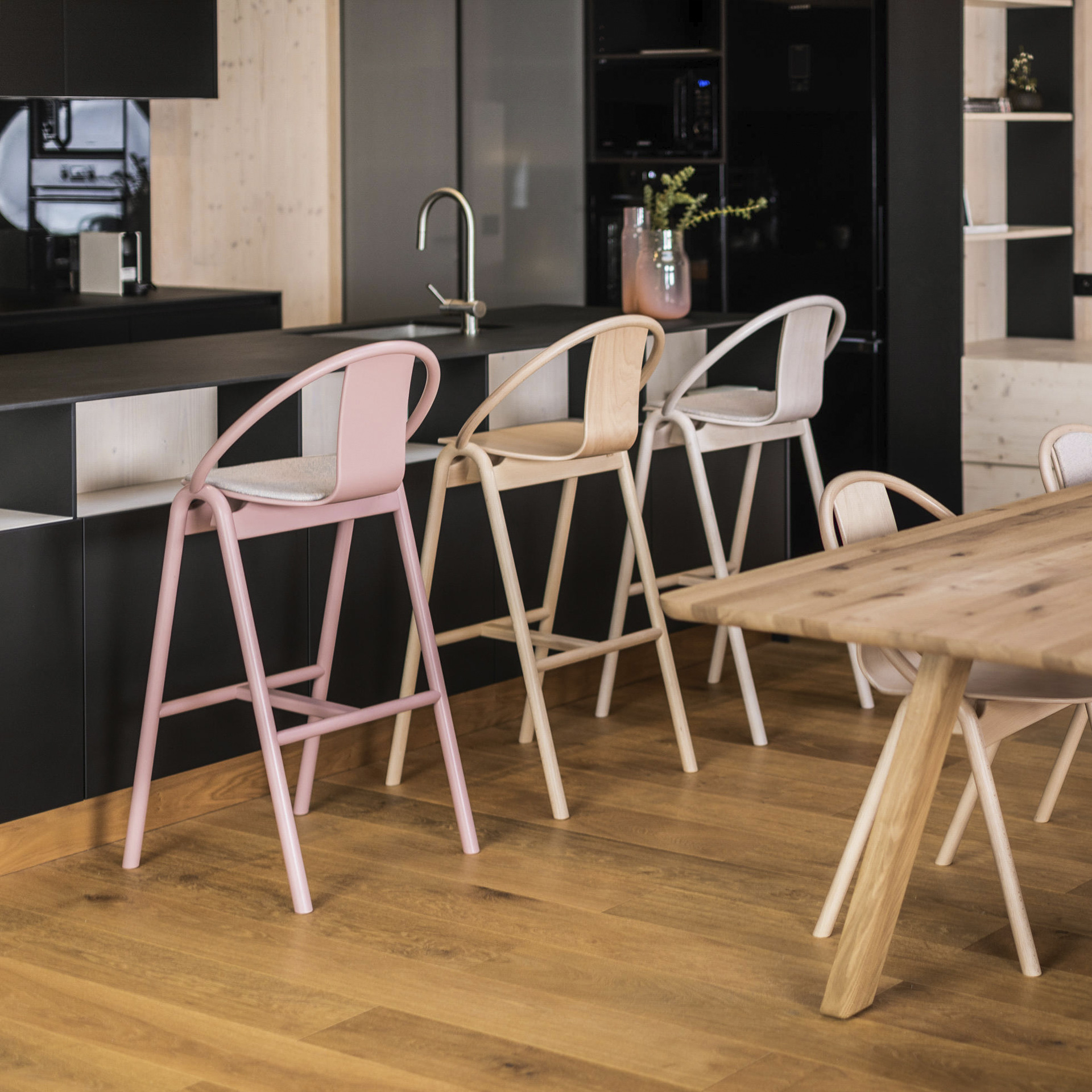 Beech bar stool with upholstered seat H-313 Again